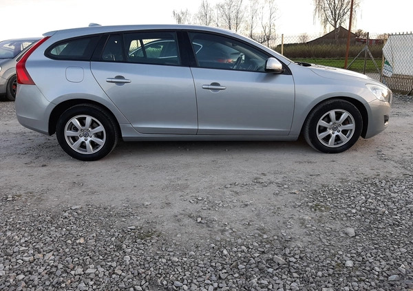 Volvo V60 cena 26900 przebieg: 217730, rok produkcji 2011 z Opatów małe 277